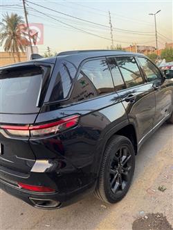 جیپ گراند شیرۆکی